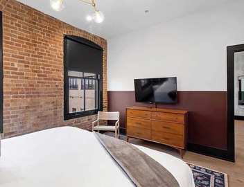 Luxury 2 Bedroom Downtown Suite 3