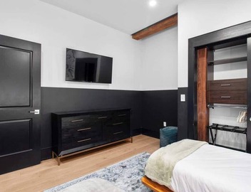 Luxury 2 Bedroom Downtown Suite 4