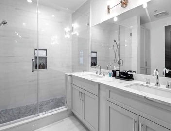 Luxury 2 Bedroom Downtown Suite 5