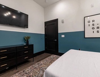 Lux 2BR Suite – Near Dome & FQ Hotel 4