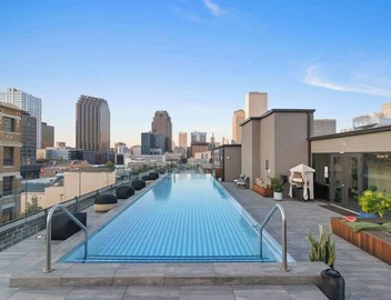 Lux 2BR Suite – Near Dome & FQ Hotel 4