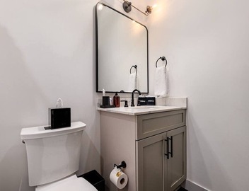 2BR/2BA Rooftop Pool | Gym | Game Room Hotel 3