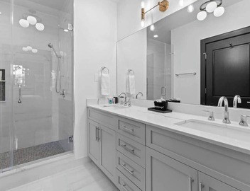 2BR/2BA Rooftop Pool | Gym | Game Room Hotel 4