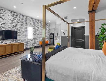 Prime Location King Bed+Gym+Rooftop Pool Hotel 2