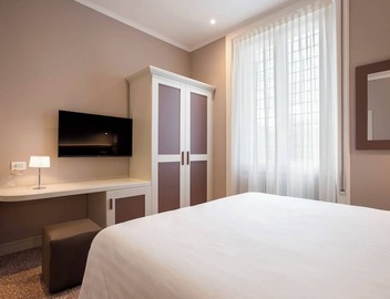 Elegant, New, Spacious 3Bedroom Home Between Vatican, Piazza Navona & Trastevere 2