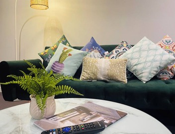 Southbank Hidden Gem - Deluxe 2BR w/Parking, Balcony, Pool, Gym, Walk to Crown 5