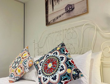 Southbank Hidden Gem - Deluxe 2BR w/Parking, Balcony, Pool, Gym, Walk to Crown 5