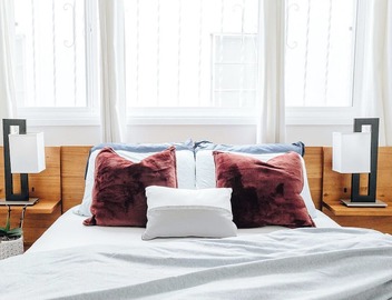 Walk to Rodeo Drive and the Stylish Shops and Restaurants - Comfy One-Bedroom 4
