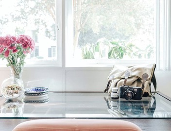 Walk to Rodeo Drive and the Stylish Shops and Restaurants - Comfy One-Bedroom 2