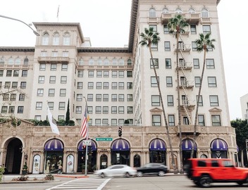 Walk to Rodeo Drive and the Stylish Shops and Restaurants - Comfy One-Bedroom 5