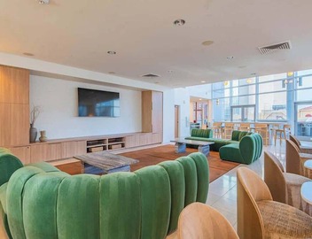 Stadium District Apt| Pool,Gym,Balcony,Parking,WD 3