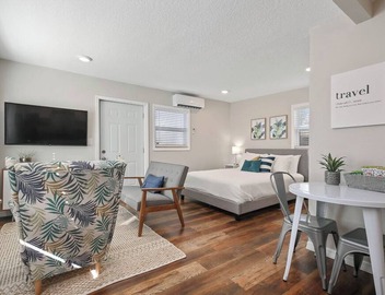 Bungalow Near Downtown Orlando, Winter Park, Major Hospitals, and Disney! 3