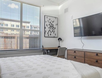Landing | Modern 1BD, Yoga Studio, Gym 2
