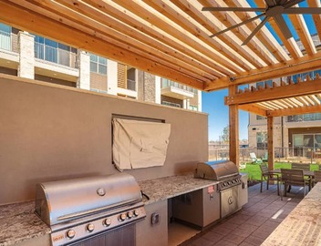 Landing | Modern 1BD, Yoga Studio, Gym 2