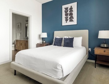 Landing | Modern 1BD, Gym, Yoga Studio 3