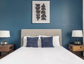 Landing | Modern 1BD, Gym, Yoga Studio 3