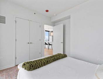 Prime Lincoln Park Views + Modern Amenities Await 4