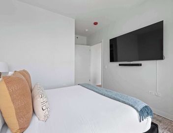 Prime Lincoln Park Views + Modern Amenities Await 3
