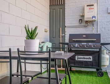 Two Bedroom Inner-City Retreat with Free Parking 5