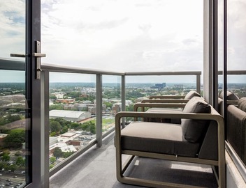 28th Floor Corner - Panoramic Penthouse by Atlanta Luxury Rentals 2
