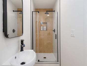 Ocean Views! 3 Mins Walk to Strand&Beach + Parking 4
