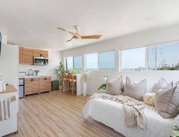 Ocean Views! 3 Mins Walk to Strand&Beach + Parking 2