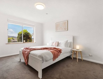 Spacious Family Home with Views 4
