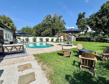 Modern Boho- 4/3-King Beds/Pool! Pet friendly! 5