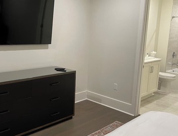 Experience the Charm of New Orleans CBD: Prime Location, Walkable, and Spacious 3