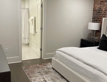 Experience the Charm of New Orleans CBD: Prime Location, Walkable, and Spacious 2