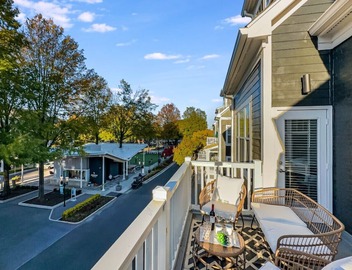 2xKing-Beds, Birkdale-Plaza-Vista, Shop-Eat-Play 4