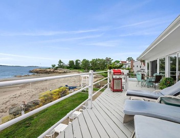 Coastal Charm: Lobster Châto 2