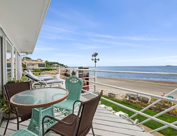 Coastal Charm: Lobster Châto 4