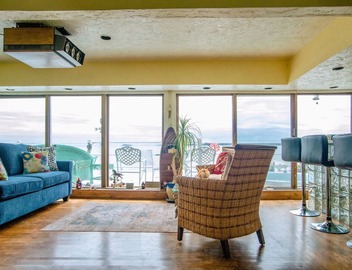 Coastal Charm: Lobster Châto 3