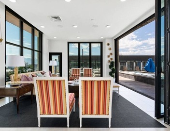 2bd/2ba Best style and location/Pool+spa/gym/pkg! 4
