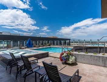 2bd/2ba Best style and location/Pool+spa/gym/pkg! 3
