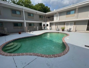 2 br Steps from Tiger Stadium 3
