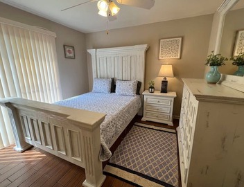 First floor 1-bedroom Apt with off-street parking 5