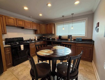 2 bedroom private apt & laundry 4