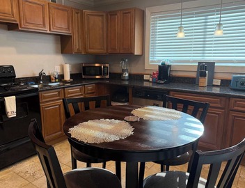 2 bedroom private apt & laundry 5