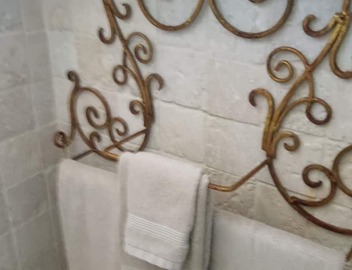 Irish channel gem, one block off Magazine Street, 40%off month long stays 3