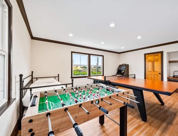 6BR Villa with Pool, Jacuzzi & Game Room, Walk to Rodeo Drive 3