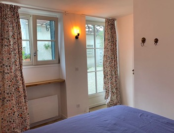 Charmantes Renoviertes Haus in Altem Anwesen mit Privatem Innenhof und Parkplatz 2