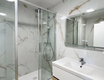 Near the Trendy Oberkampf District, Fully Renovated Apartment for 6 People 5
