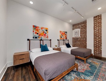 Loft Style Spacious Lux Apt 203, sleeps 6 4