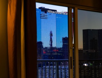 🎰 Luxury Modern Presidential Suite - Strip View - No Resort Fees! 🎰 5
