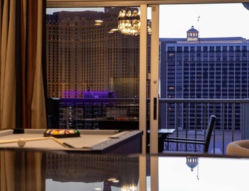 🎰 Luxury Modern Presidential Suite - Strip View - No Resort Fees! 🎰 2