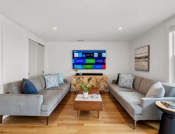 Rare Waterfront Luxury Penthouse Bearskin Neck 4