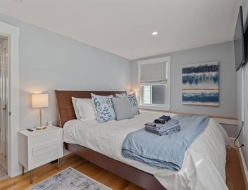 Rare Waterfront Luxury Penthouse Bearskin Neck 4