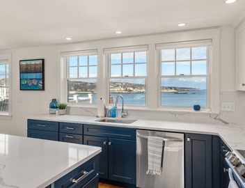 Rare Waterfront Luxury Penthouse Bearskin Neck 2